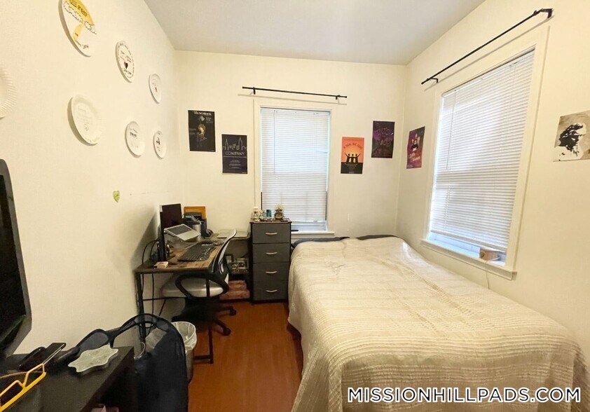 Building Photo - 93A Hillside St