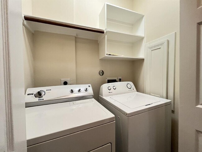 Building Photo - 7814 Stoneyway Dr