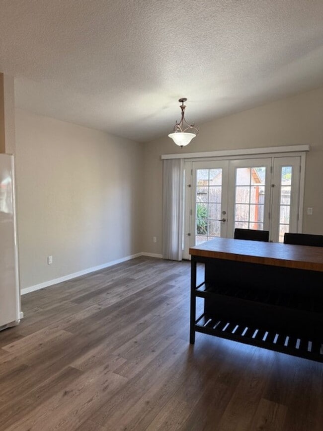 Building Photo - Single Level Remodeled House in Rohnert Pa...