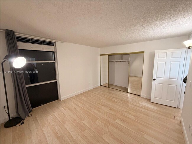 Building Photo - 2350 NE 135th St