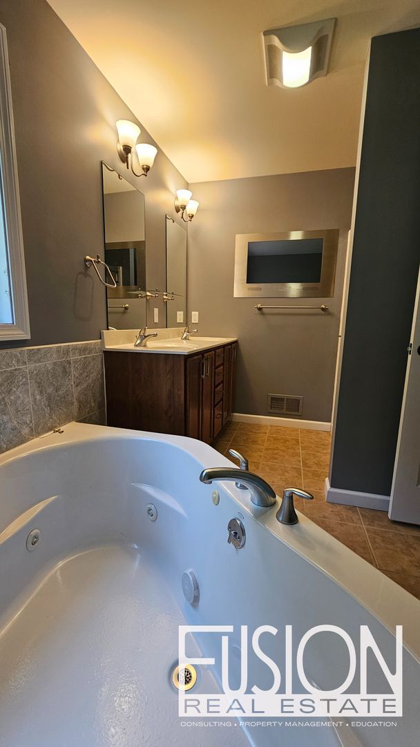 Building Photo - FREE July Rent for this Quiet, Four Bedroo...