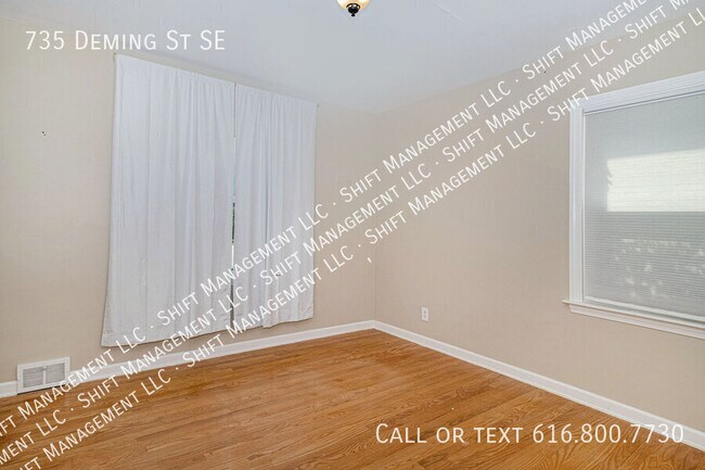 Building Photo - 735 Deming St SE