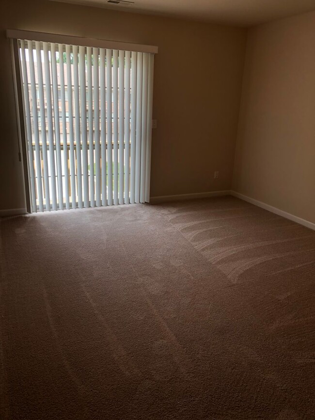 Building Photo - The Madison End Unit