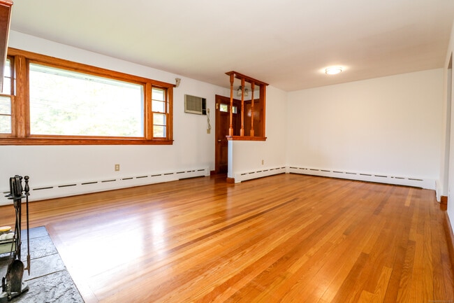 Building Photo - 408 Shelton Ave