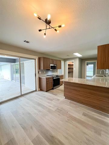 Building Photo - 1400 Crescent Dr