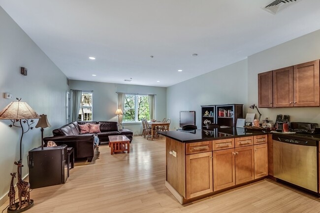 Building Photo - 99 Chestnut Hill Ave