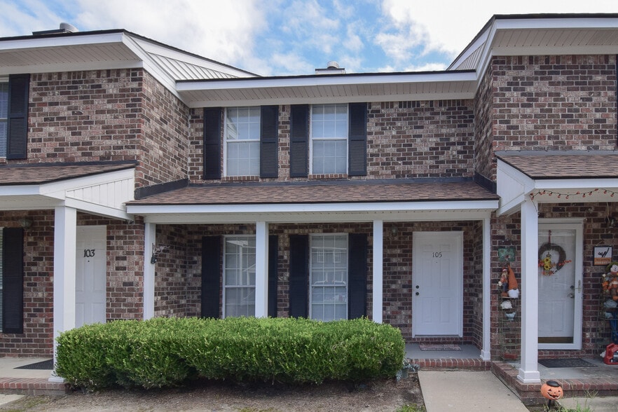 Primary Photo - 105 Sandlewood Dr