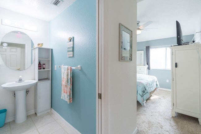 Building Photo - 545 Ocean Park Ln