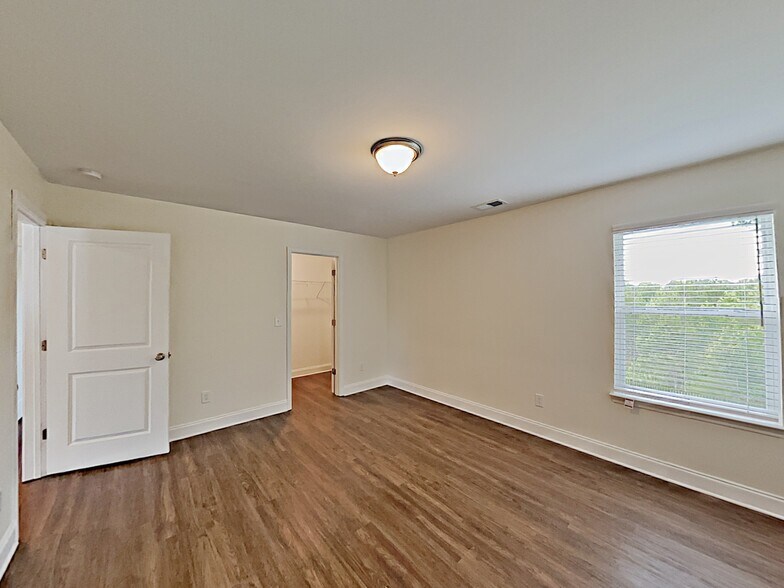 Building Photo - 1124 Livengood Wy