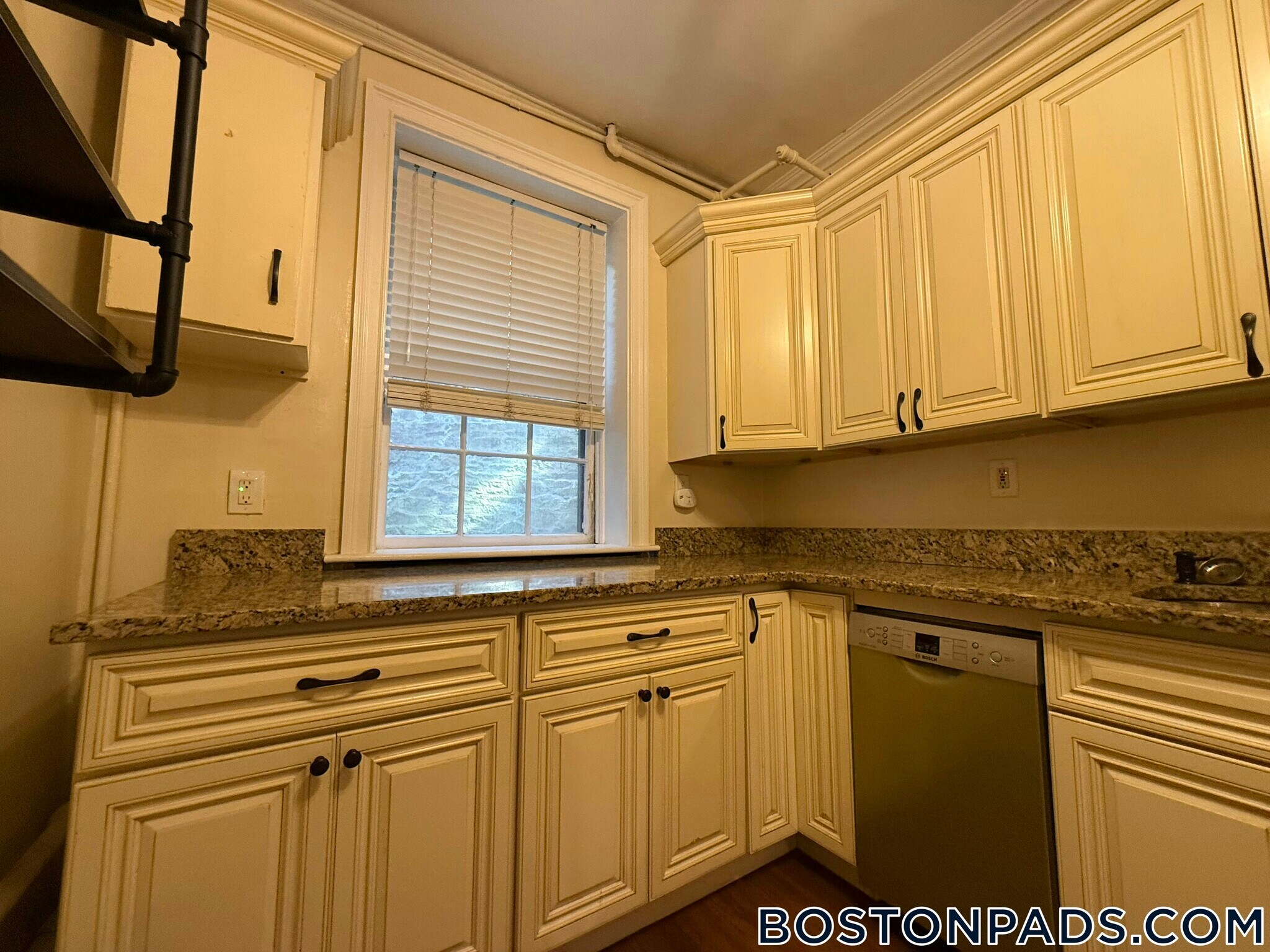 Building Photo - 1253 Beacon St