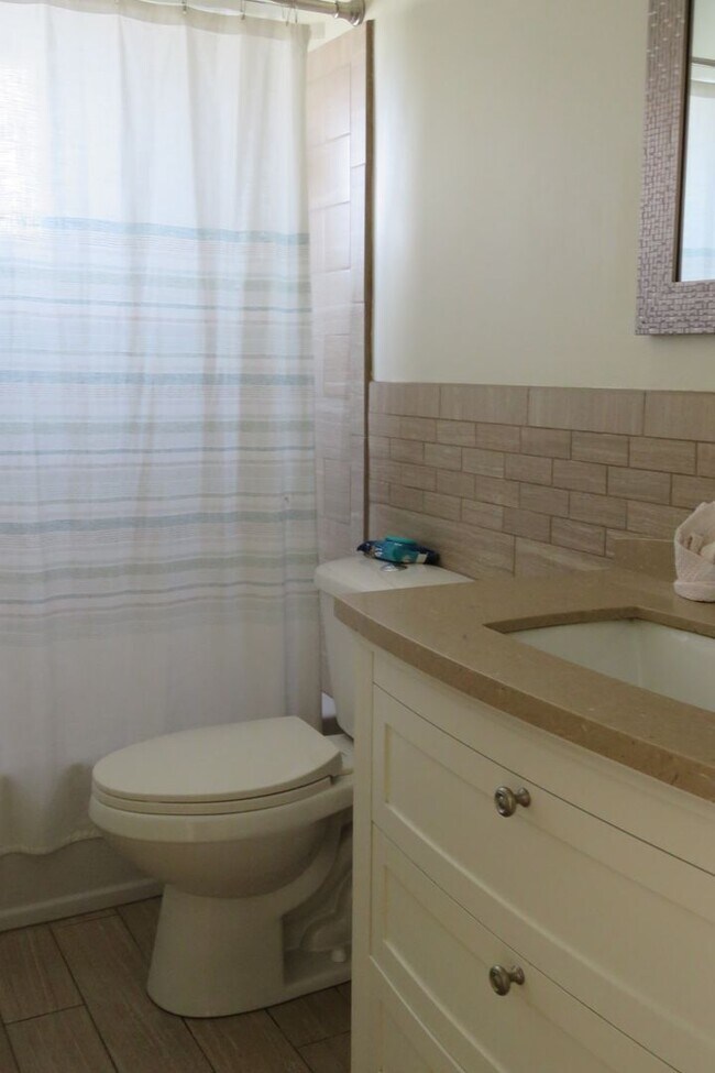 Building Photo - Hidden Gem with Outrageous Views - 1 Bedroom w/ Parking