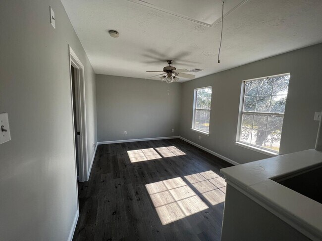 Building Photo - 19451 Nasworthy Dr