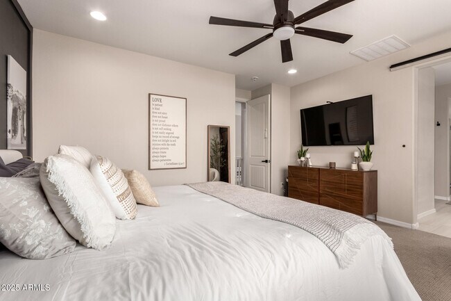 Building Photo - 5418 S Vincent