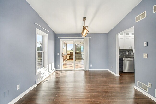 Building Photo - Beautiful updated Country Home