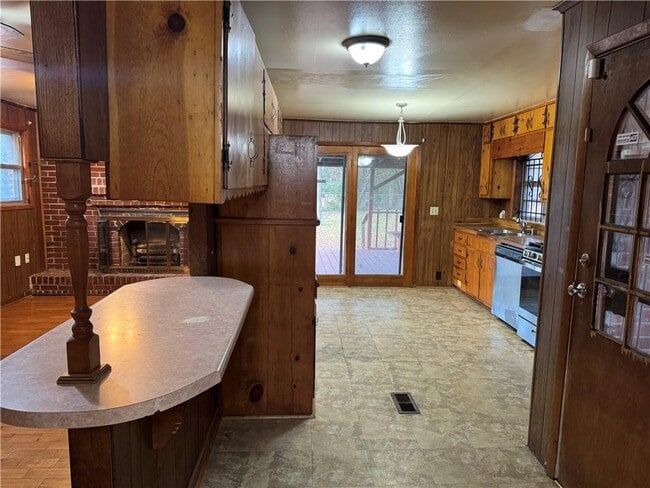 Building Photo - 556 Lamar Dr