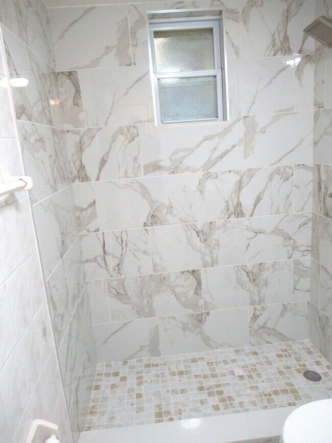 Building Photo - 5310 Palm Dr
