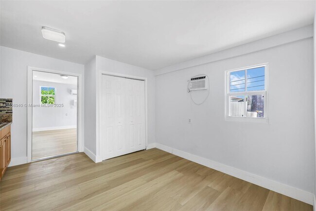 Building Photo - 10045 SW 51st Terrace