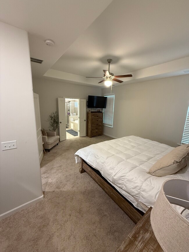 Building Photo - 430 Maple St