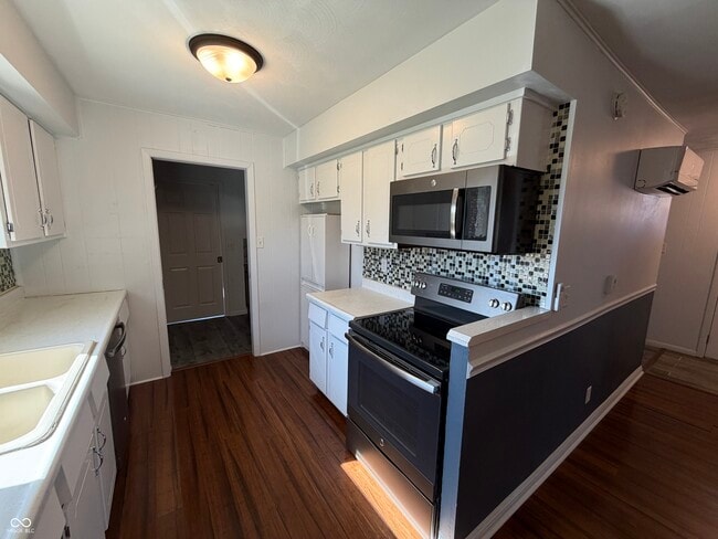 Building Photo - 5585 Gallagher Dr