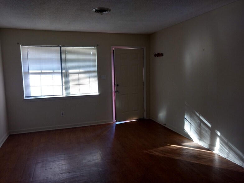 Building Photo - 2480 Andrew Dr NW