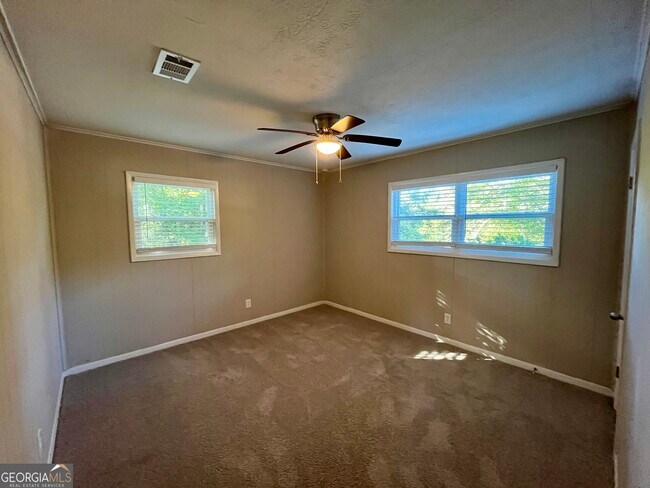 Building Photo - 6107 Shadow Glen Ct SW