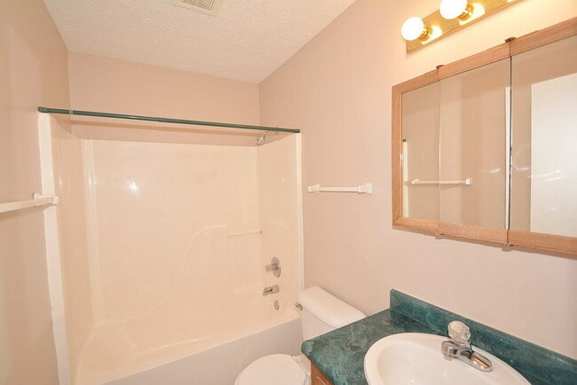 Building Photo - 4036 Magnolia Dr