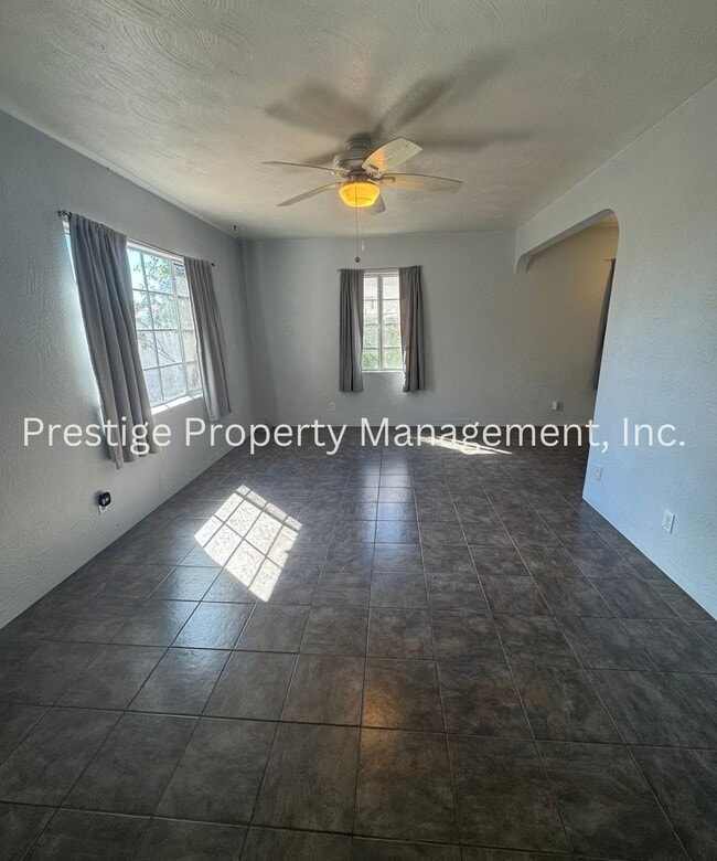 Building Photo - Tucson's Hidden Treasure!!