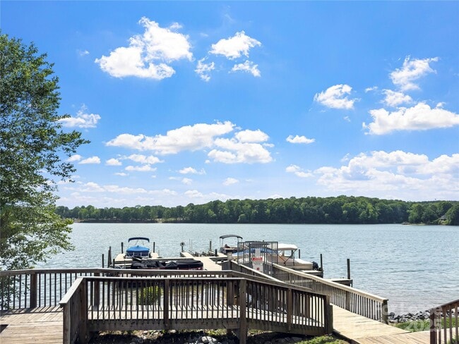 Building Photo - 9808 Emerald Point Dr