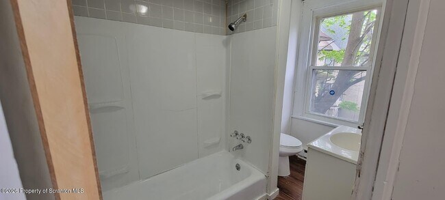 Building Photo - 807 Monroe Ave