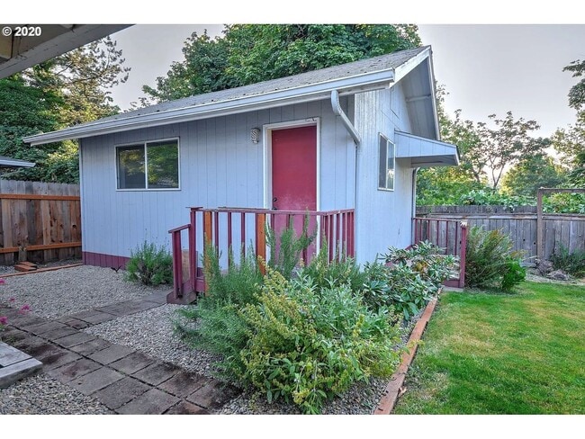 Building Photo - Great 4 Bedroom Eugene Home!