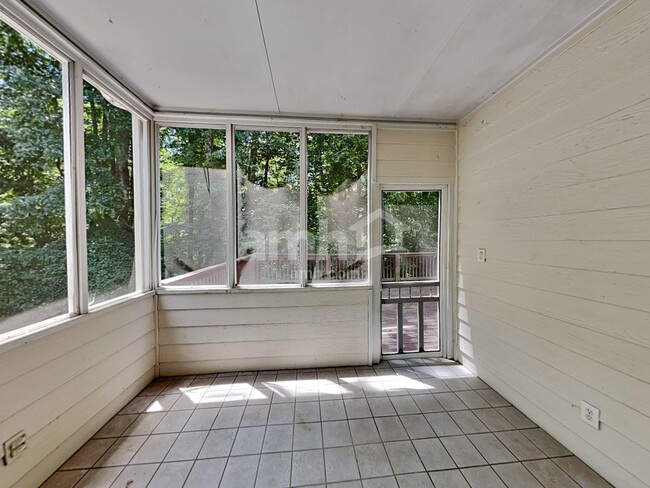 Building Photo - 7270 Wyngate Dr