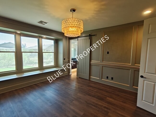 Building Photo - 8454 N Lone Ranger Rd