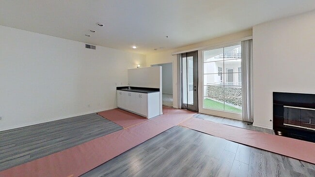 Primary Photo - Beautiful 2 Bedroom Condo In Encino