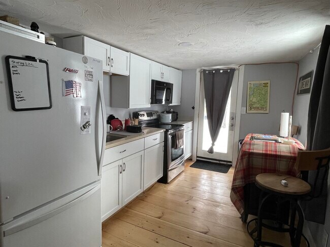 Building Photo - 173 Main St