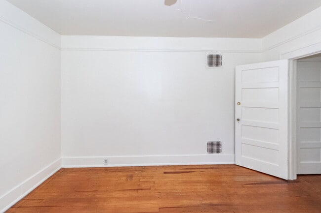 Building Photo - 25 8th Ave