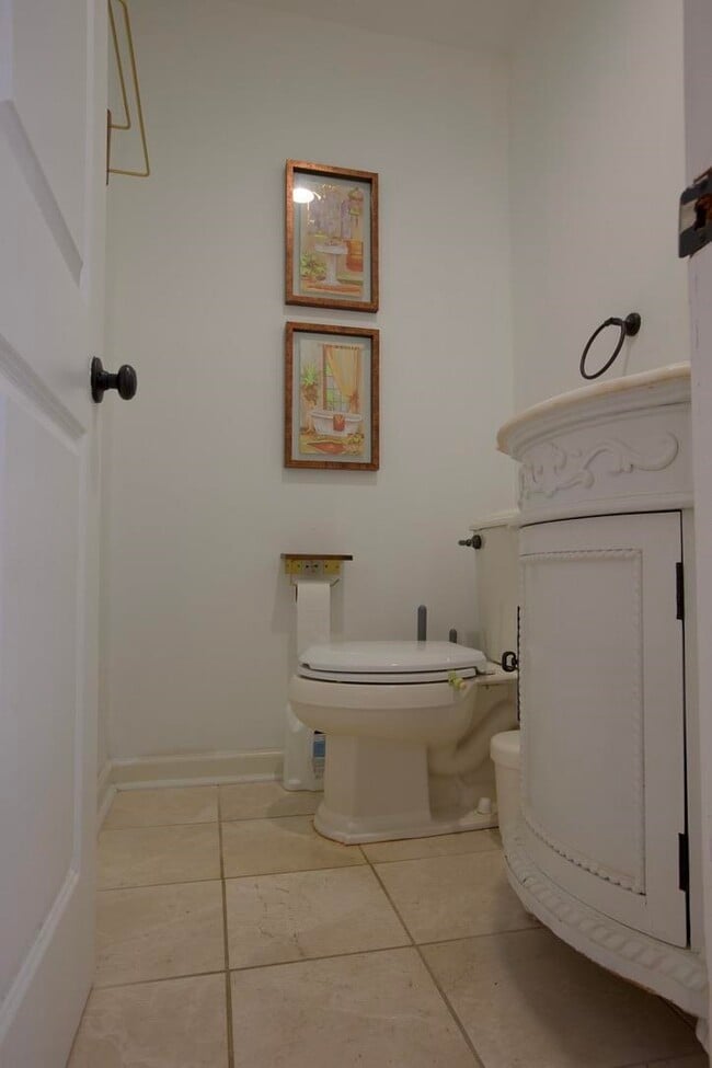 Building Photo - 702 Mainsail Ln