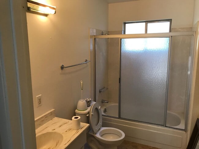 Building Photo - *LONG TERM RENTAL* Unfurnished