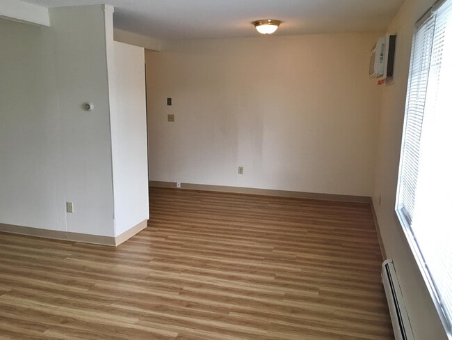 Building Photo - 3861 Brown Ave