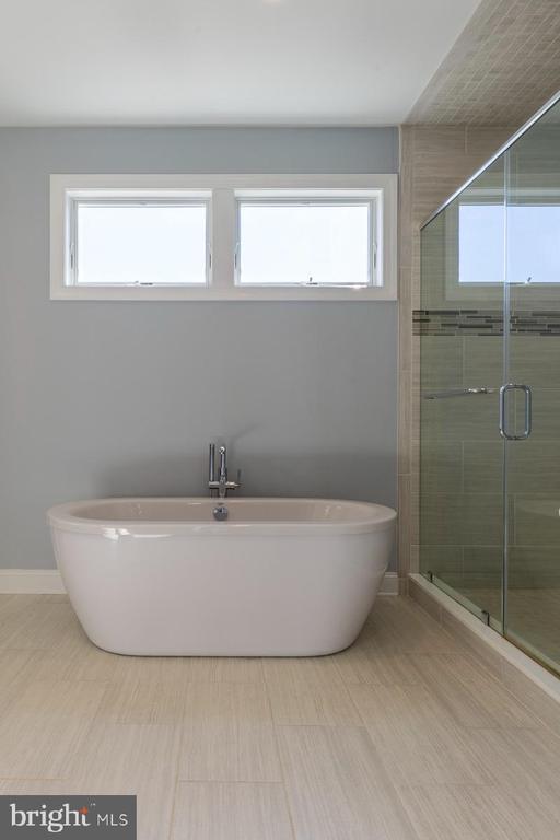 Building Photo - 153 Levering St