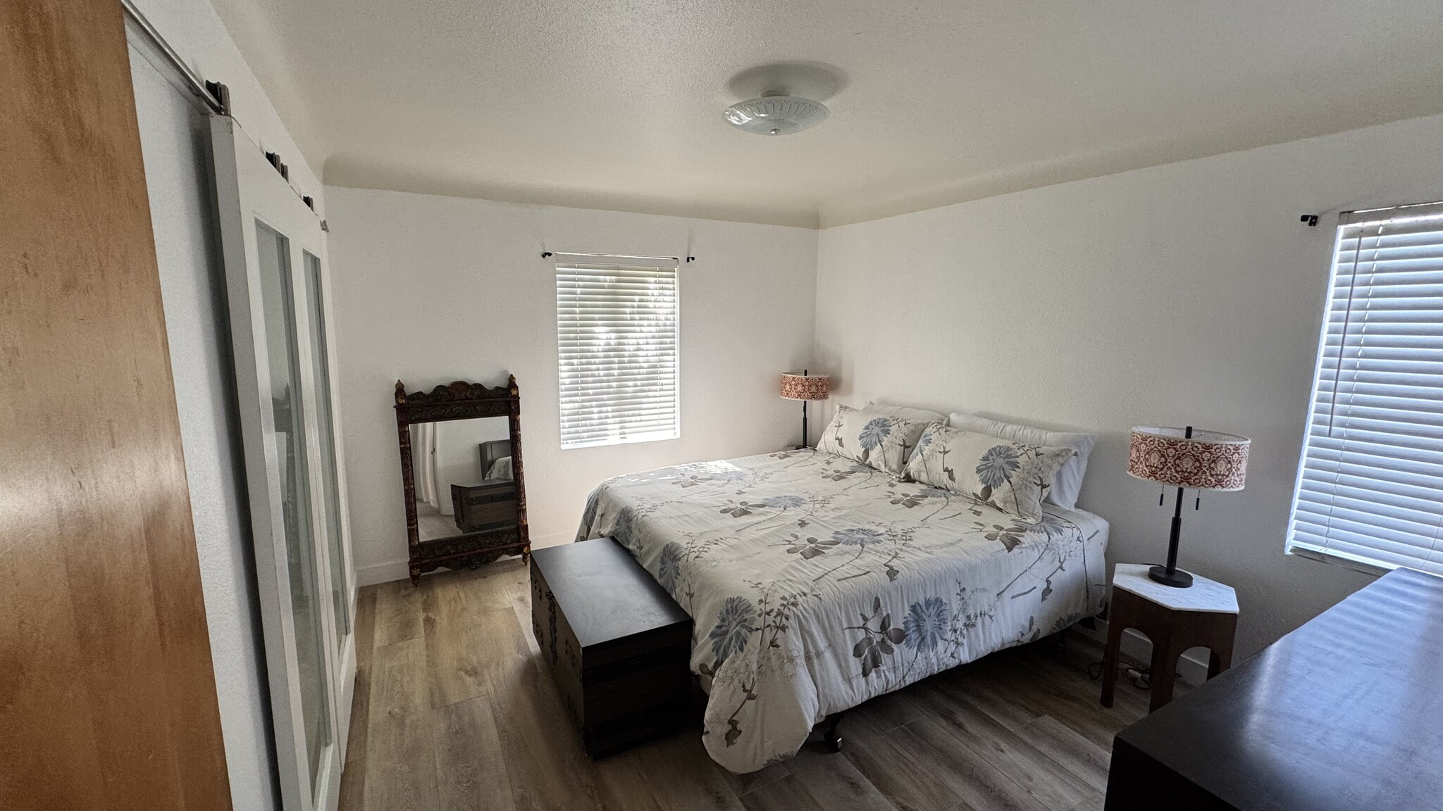 Primary bedroom - 3822 Huron Ave