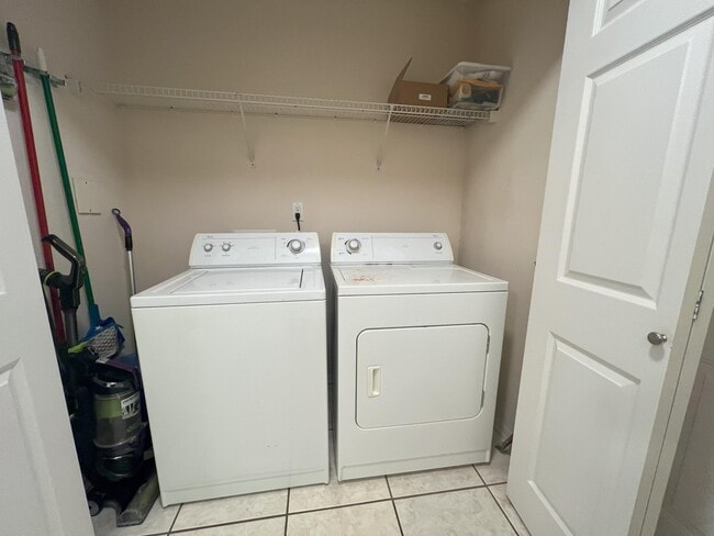 Building Photo - 4274 Calinda Ln