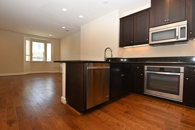 Building Photo - Tralee Village-Tri-Level Townhome, Modern ...