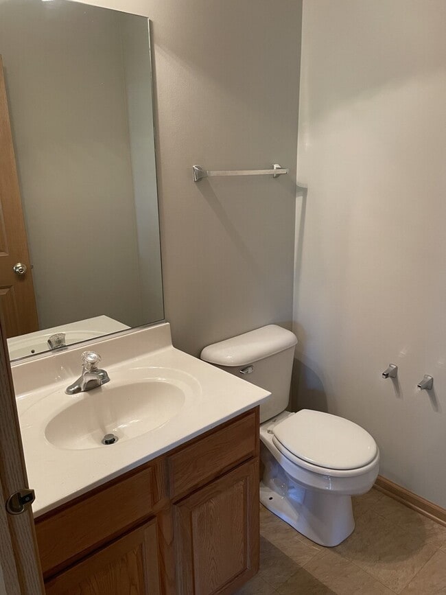 Building Photo - 160 Concord Dr S