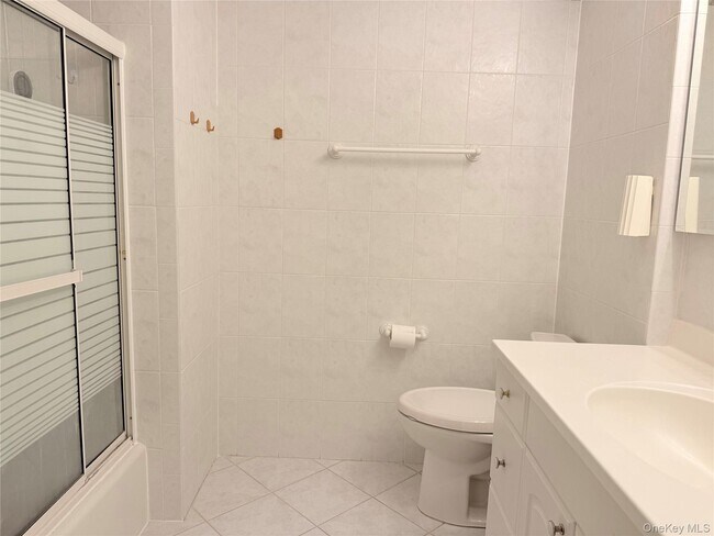 Building Photo - 21 Manors Dr