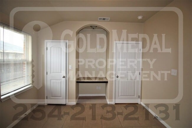 Building Photo - 4505 Cambridge Dr