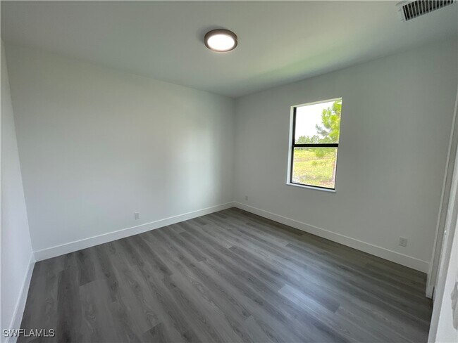 Building Photo - 818 Anaconda Ave S