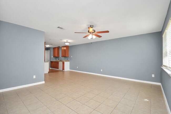 Building Photo - 11899 Algonquin Dr