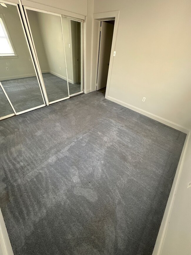 Building Photo - 3-bedroom ranch East York.