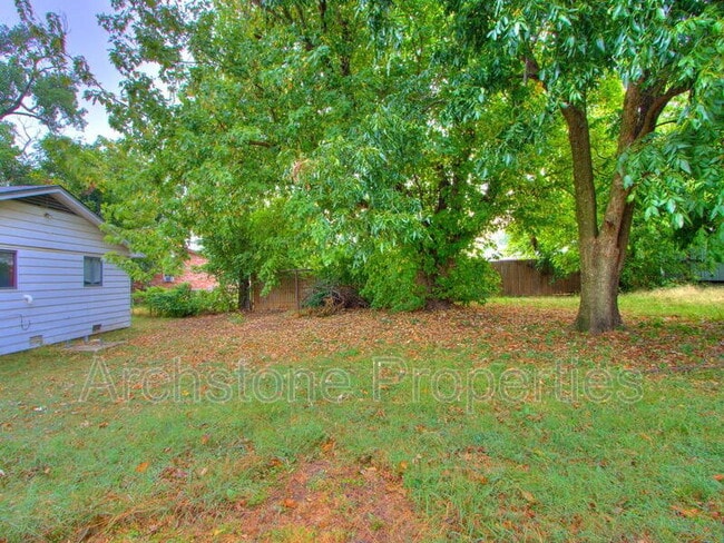 Building Photo - 608 Holoway Dr