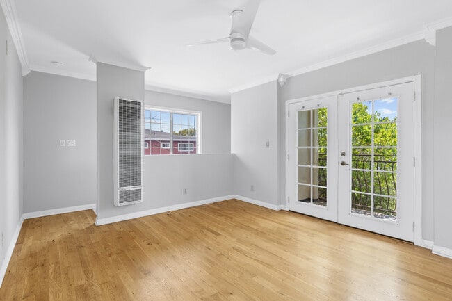 Building Photo - 1583 S Ridgeley Dr